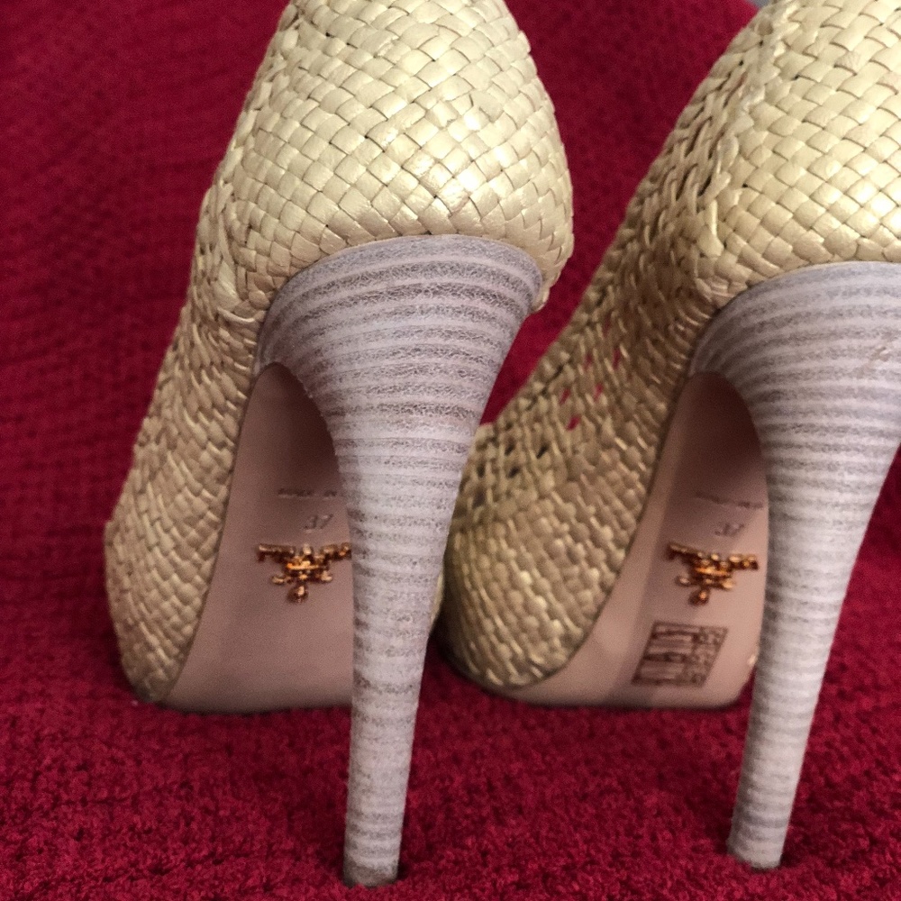 Shoes - Picture 2 of 6